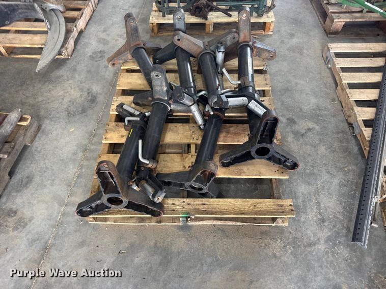 image for item EW4647 (8) pipe roller jack stands