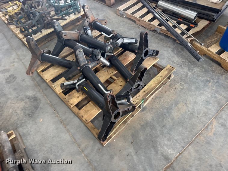 image for item EW4647 (8) pipe roller jack stands
