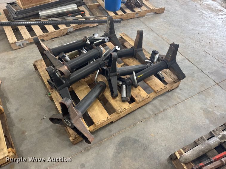 image for item EW4647 (8) pipe roller jack stands