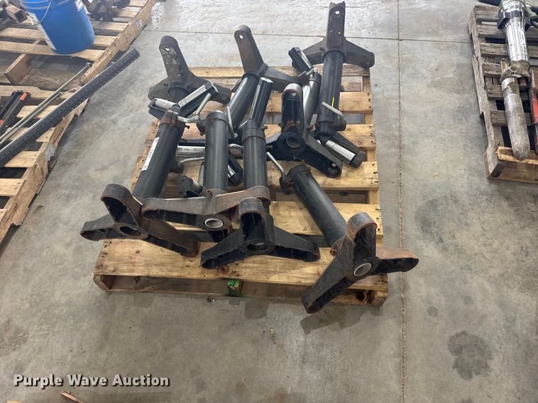 image for item EW4647 (8) pipe roller jack stands