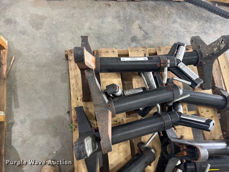 image for item EW4647 (8) pipe roller jack stands