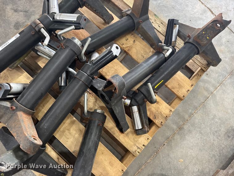 image for item EW4647 (8) pipe roller jack stands