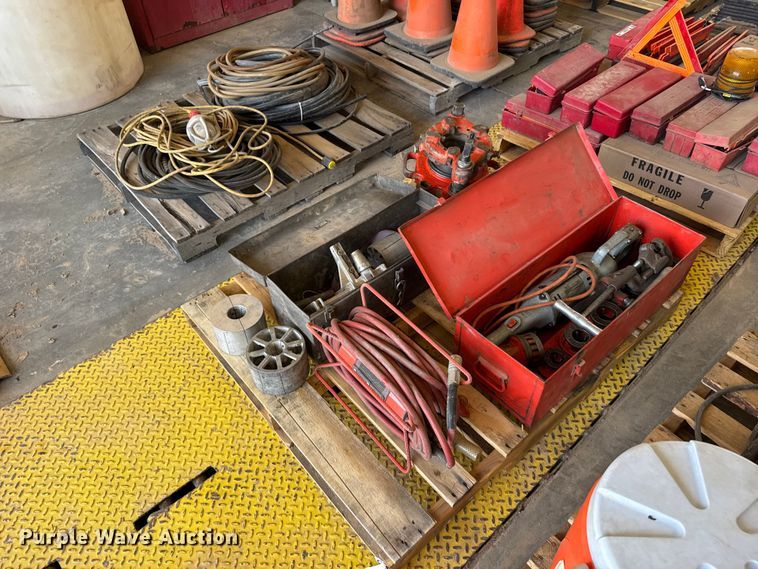 image for item EW4667 Ridgid pipe threader