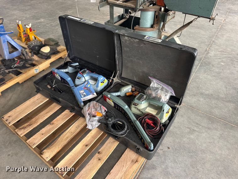 image for item EW4680 (2) Radiodetection RD7000+ locator