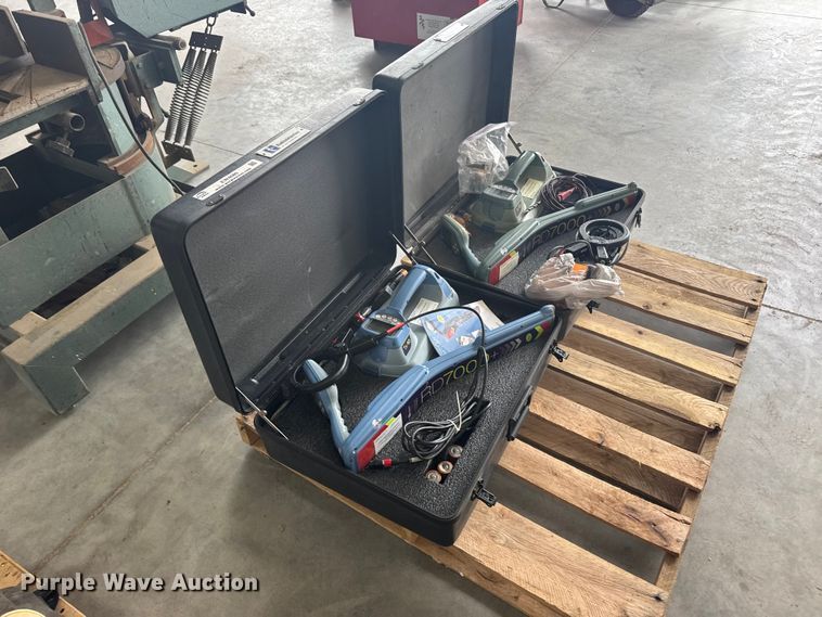 image for item EW4680 (2) Radiodetection RD7000+ locator