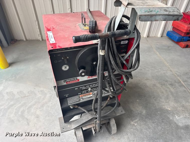 image for item EW4683 Lincoln Ideal arc 250 welder