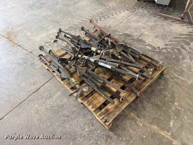 Pipe jacks