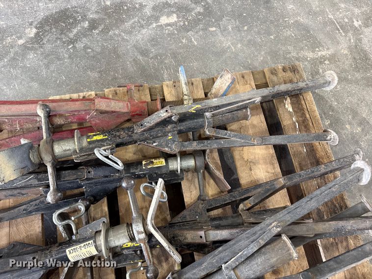 image for item EW4692 Pipe jacks