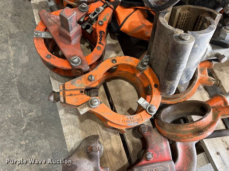 image for item FB6581 Ridgid pipe threading equipment