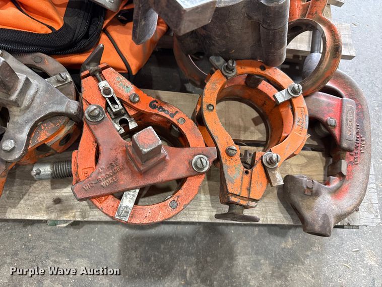 image for item FB6581 Ridgid pipe threading equipment