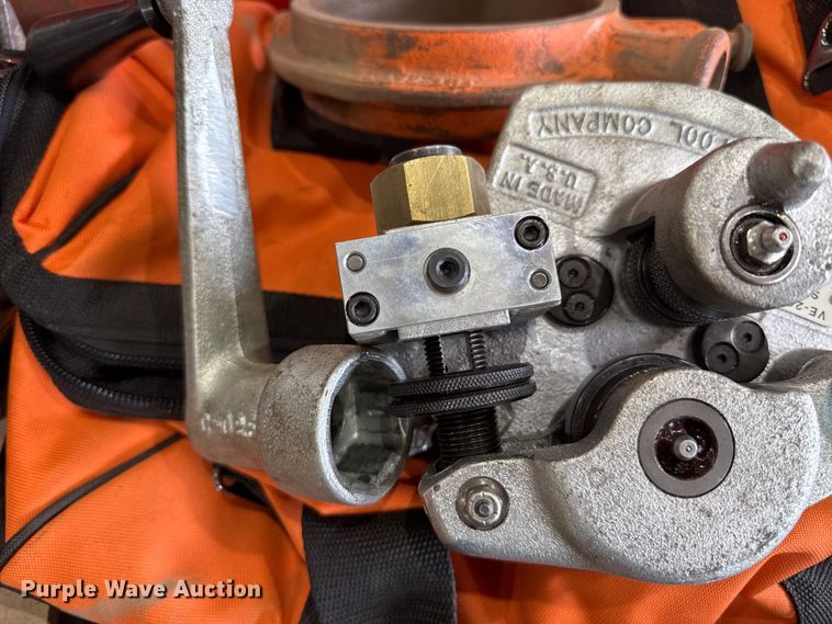 image for item FB6581 Ridgid pipe threading equipment