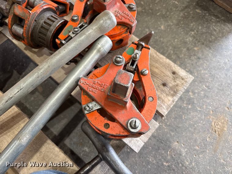 image for item FB6581 Ridgid pipe threading equipment