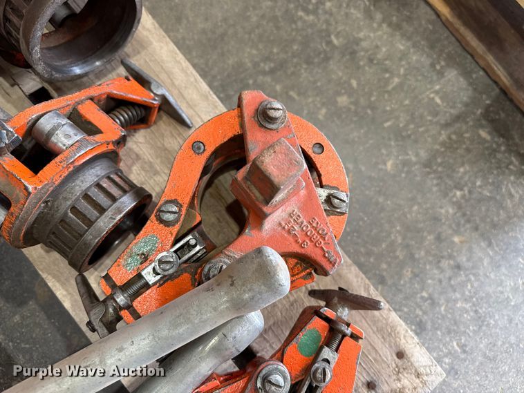 image for item FB6581 Ridgid pipe threading equipment