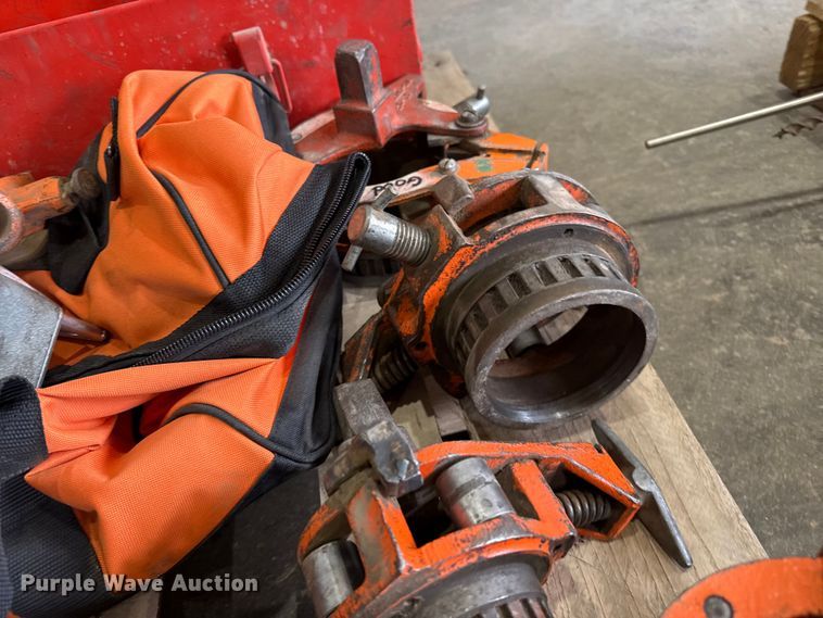 image for item FB6581 Ridgid pipe threading equipment