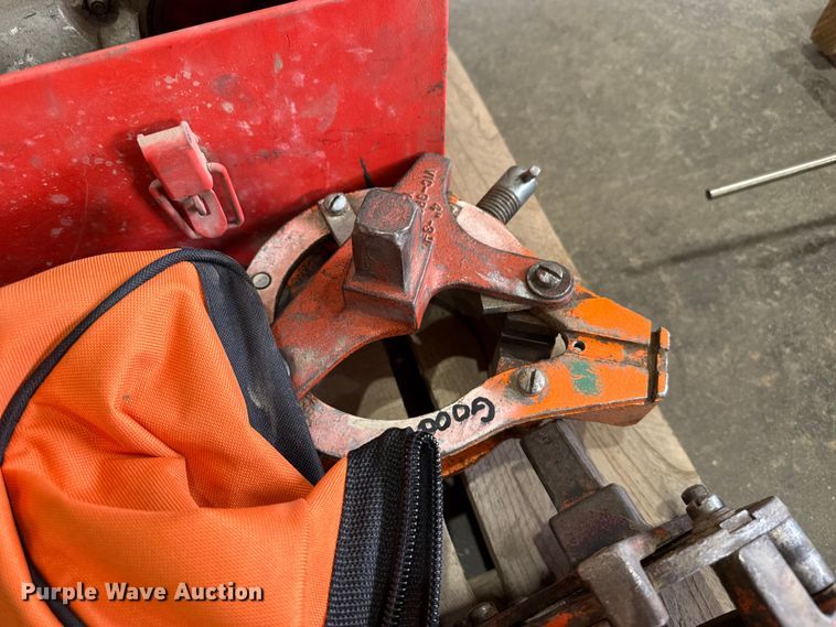 image for item FB6581 Ridgid pipe threading equipment