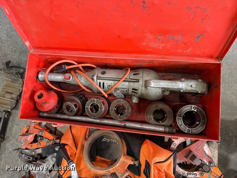 image for item FB6581 Ridgid pipe threading equipment