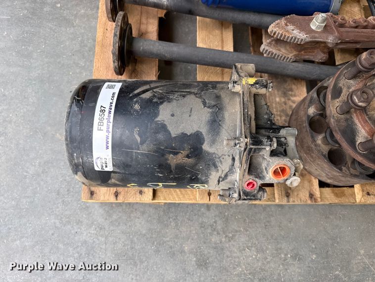 image for item FB6587 Truck parts
