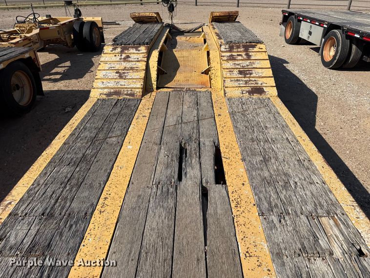 image for item GP9659 2002 Trail King TK110HDG-513 lowboy equipment trailer
