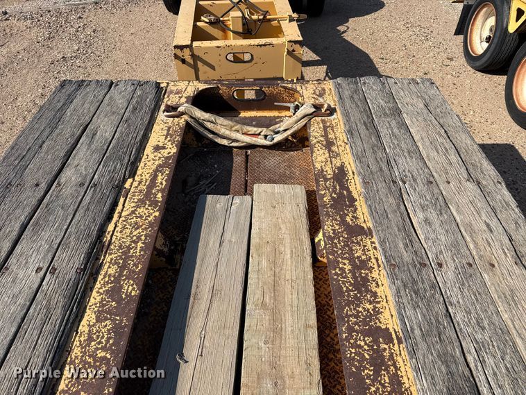 image for item GP9660 1999 Trail King TK110HDG-533 lowboy equipment trailer