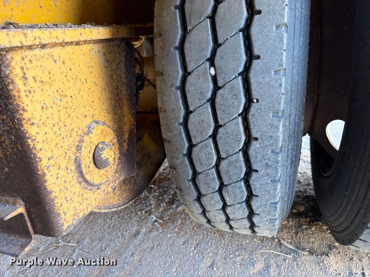 image for item GP9660 1999 Trail King TK110HDG-533 lowboy equipment trailer