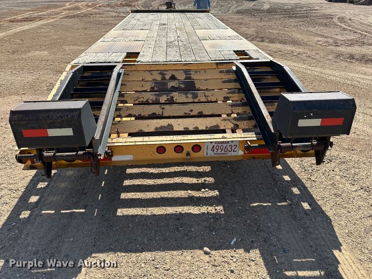 image for item GP9664 2007 Trail King Industries TK40LP equipment trailer