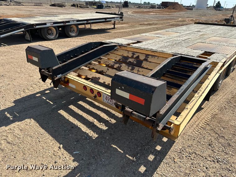 image for item GP9664 2007 Trail King Industries TK40LP equipment trailer