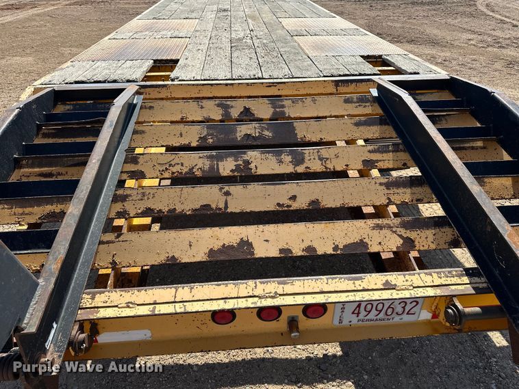 image for item GP9664 2007 Trail King Industries TK40LP equipment trailer