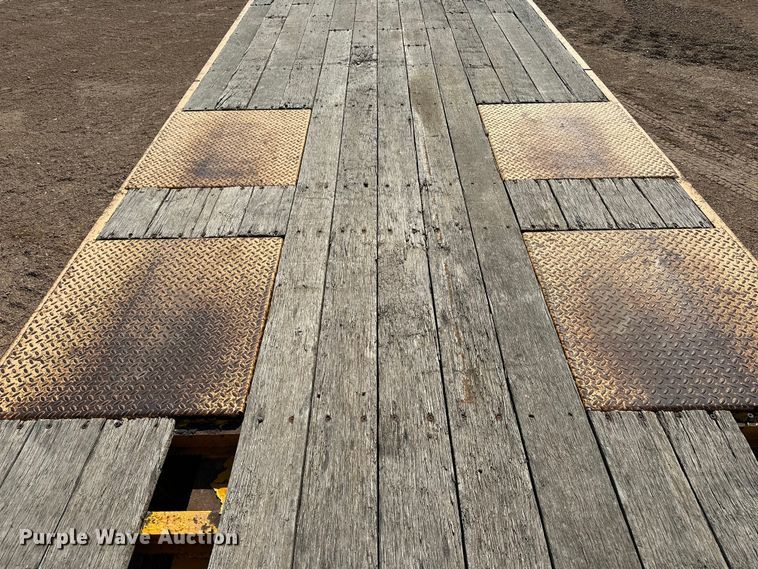 image for item GP9664 2007 Trail King Industries TK40LP equipment trailer