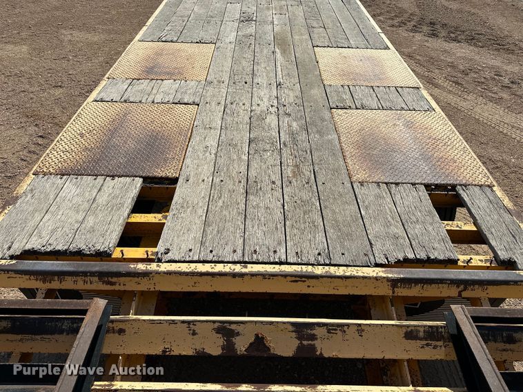 image for item GP9664 2007 Trail King Industries TK40LP equipment trailer