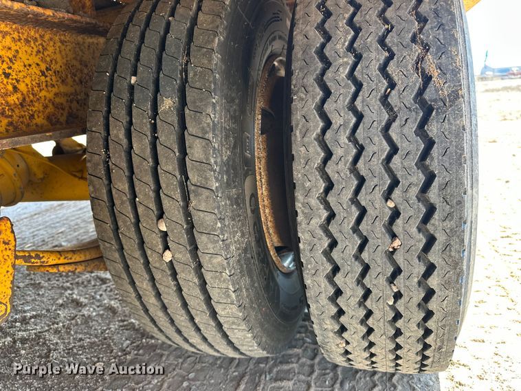 image for item GP9664 2007 Trail King Industries TK40LP equipment trailer