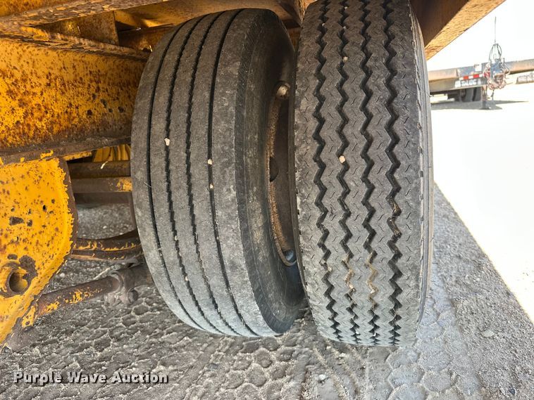 image for item GP9664 2007 Trail King Industries TK40LP equipment trailer