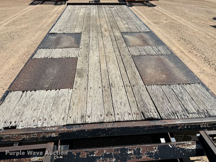 image for item GP9665 2006 Trail King Industries TK 40LP equipment trailer