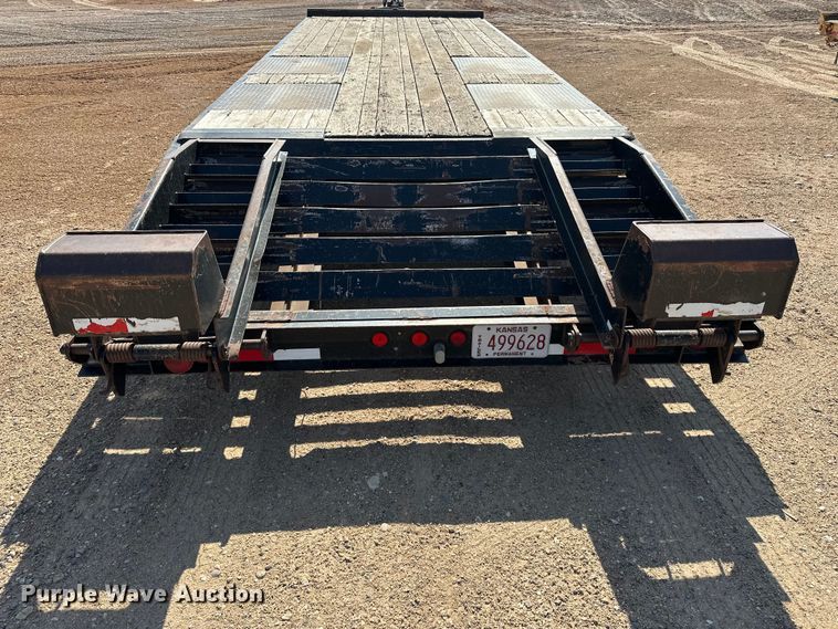 image for item GP9666 2006 Trail King Industries TK40LP equipment trailer
