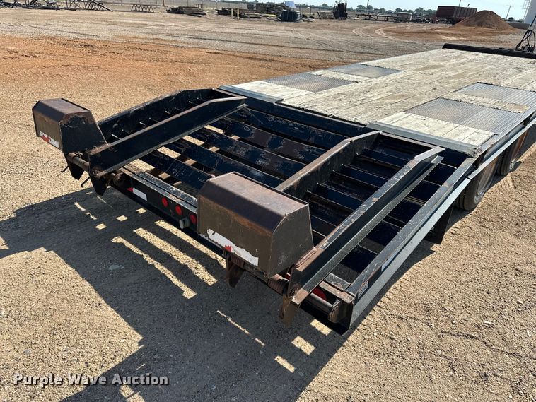 image for item GP9666 2006 Trail King Industries TK40LP equipment trailer