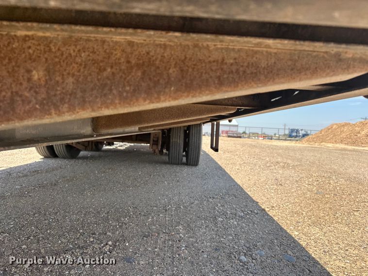 image for item GP9667 2009 Eager Beaver 20XPT equipment trailer