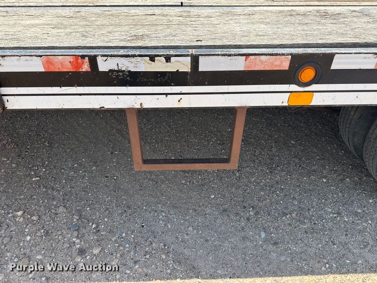 image for item GP9667 2009 Eager Beaver 20XPT equipment trailer