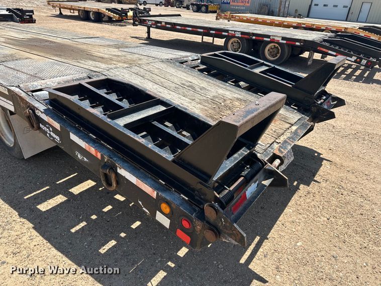 image for item GP9667 2009 Eager Beaver 20XPT equipment trailer