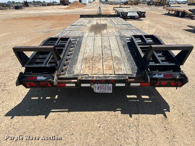 image for item GP9667 2009 Eager Beaver 20XPT equipment trailer
