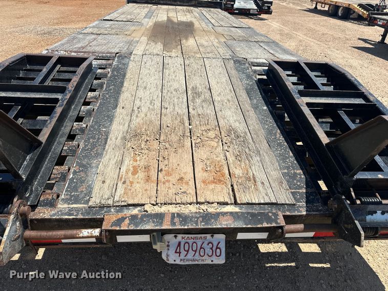image for item GP9667 2009 Eager Beaver 20XPT equipment trailer