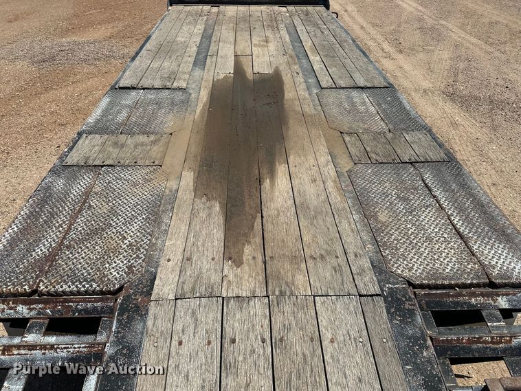 image for item GP9667 2009 Eager Beaver 20XPT equipment trailer