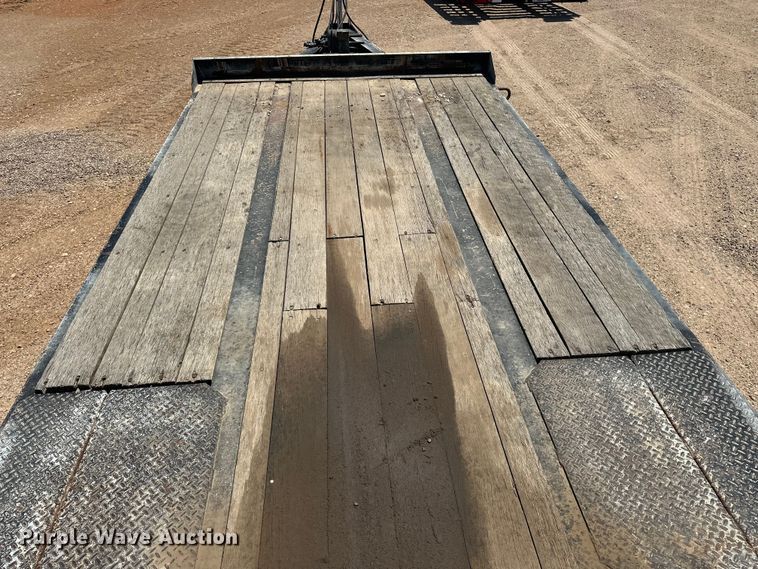 image for item GP9667 2009 Eager Beaver 20XPT equipment trailer