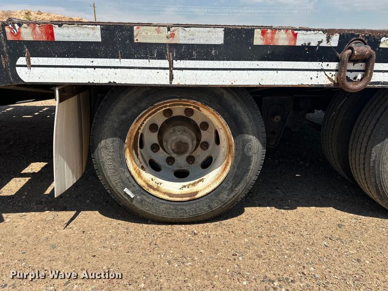 image for item GP9667 2009 Eager Beaver 20XPT equipment trailer