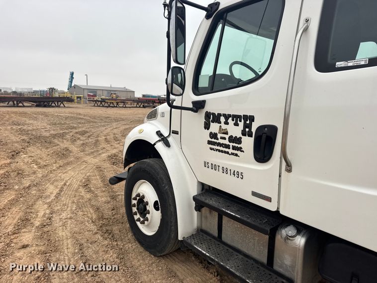 image for item GP9691 2005 Freightliner Business Class M2 utility / service truck
