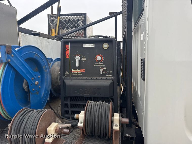 image for item GP9691 2005 Freightliner Business Class M2 utility / service truck