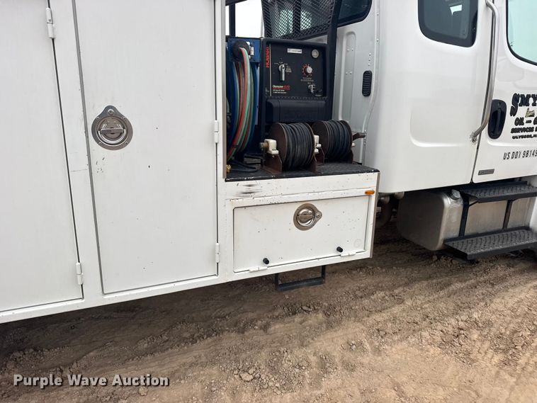image for item GP9691 2005 Freightliner Business Class M2 utility / service truck