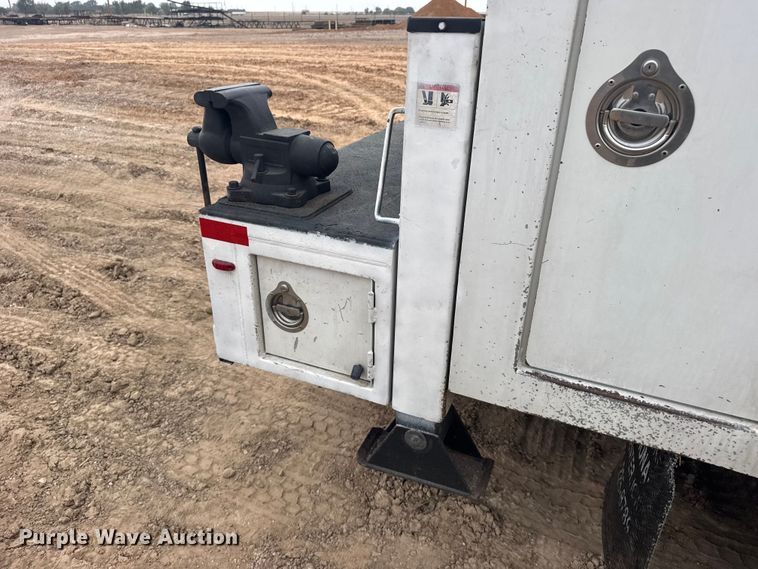 image for item GP9691 2005 Freightliner Business Class M2 utility / service truck
