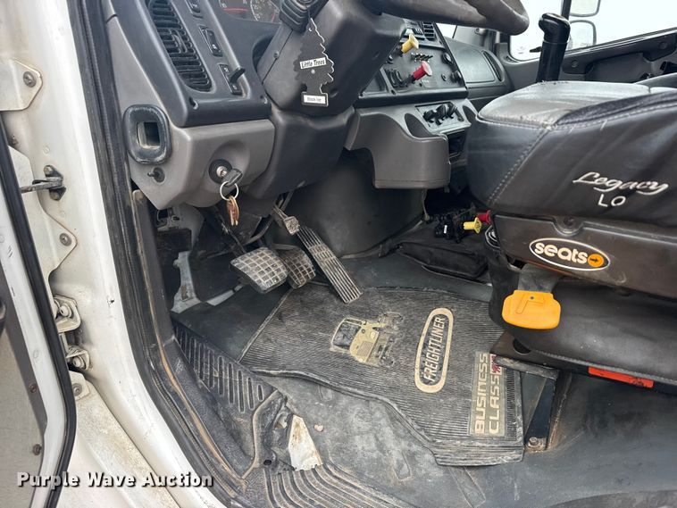 image for item GP9691 2005 Freightliner Business Class M2 utility / service truck