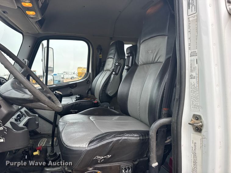 image for item GP9691 2005 Freightliner Business Class M2 utility / service truck