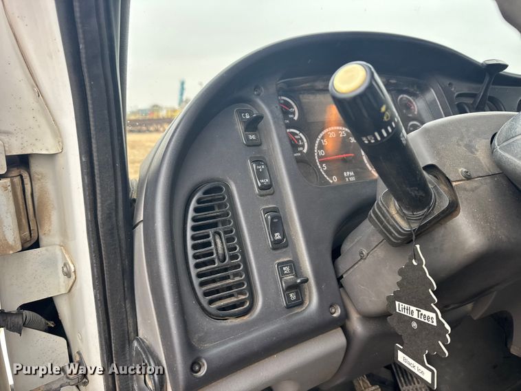 image for item GP9691 2005 Freightliner Business Class M2 utility / service truck
