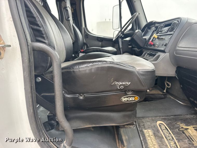 image for item GP9691 2005 Freightliner Business Class M2 utility / service truck